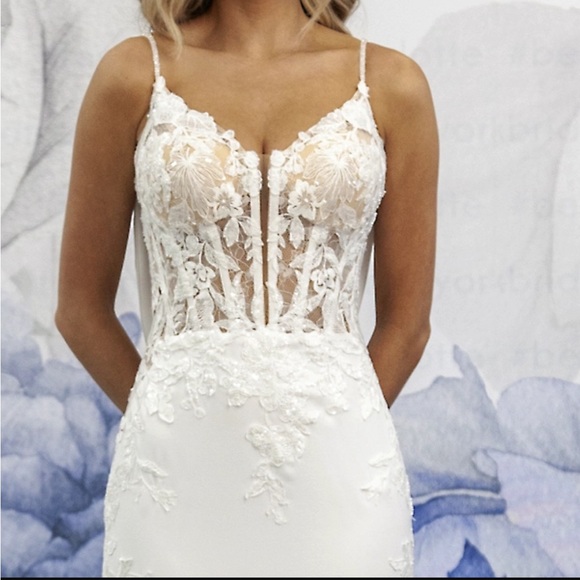 BRAND NEE Violet Grace Fit and Flare Wedding Dress - Picture 3 of 9